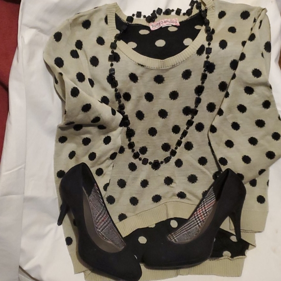 Womens Sweater - Picture 3 of 4